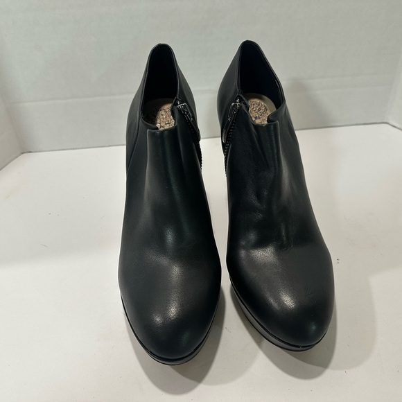 Vince Camuto black booties Women’s 8. Only tried on inside - Picture 4 of 7